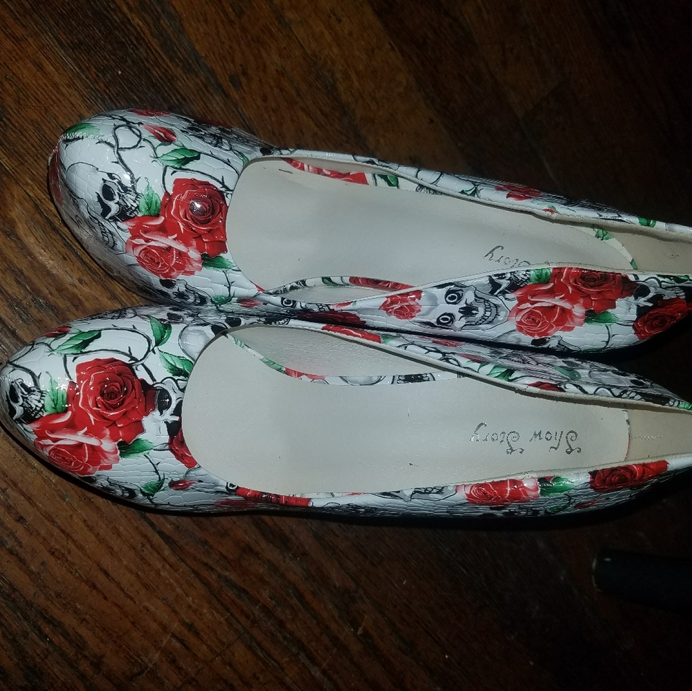 Skull and Roses Heels - Picture 3 of 3